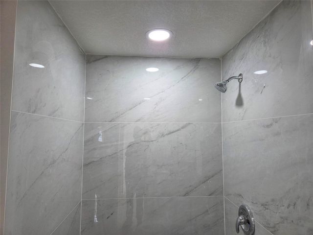 405 SW 79th Ter, North Lauderdale, FL 33068