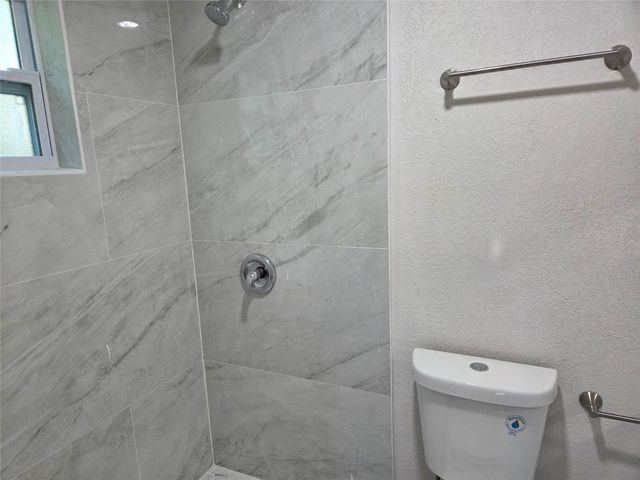 405 SW 79th Ter, North Lauderdale, FL 33068