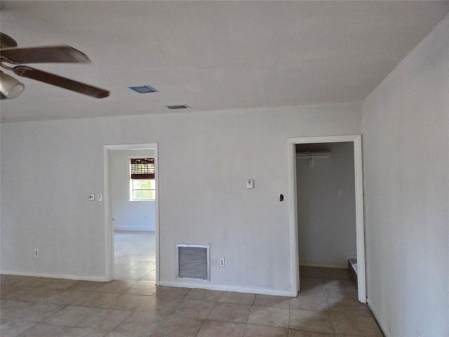 405 SW 79th Ter, North Lauderdale, FL 33068