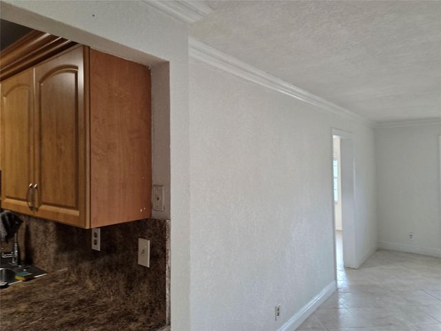 405 SW 79th Ter, North Lauderdale, FL 33068