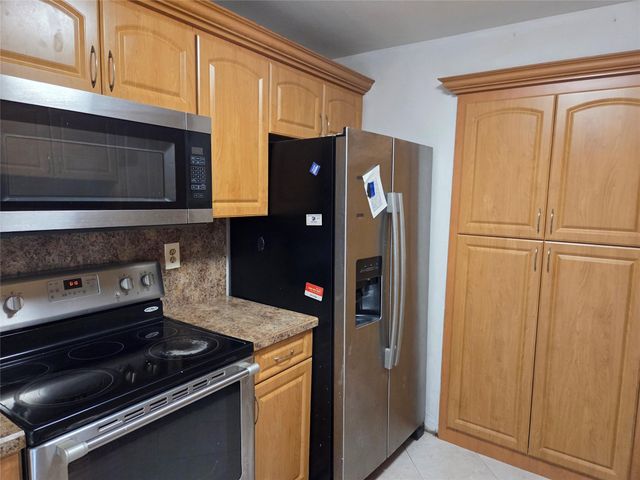 405 SW 79th Ter, North Lauderdale, FL 33068