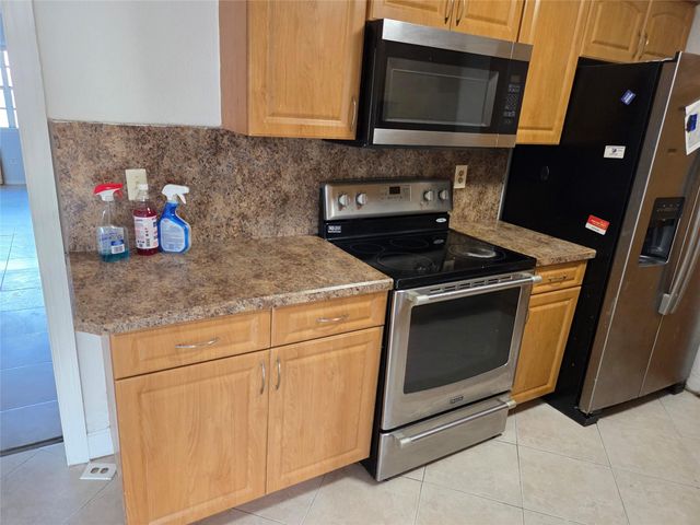 405 SW 79th Ter, North Lauderdale, FL 33068