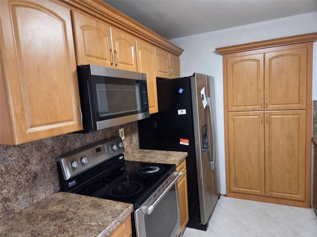 405 SW 79th Ter, North Lauderdale, FL 33068