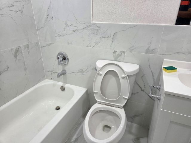 405 SW 79th Ter, North Lauderdale, FL 33068