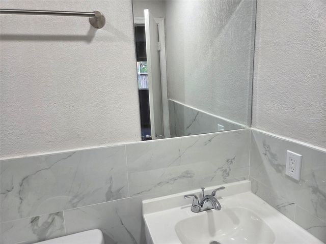 405 SW 79th Ter, North Lauderdale, FL 33068