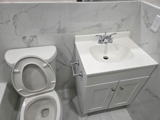 405 SW 79th Ter, North Lauderdale, FL 33068