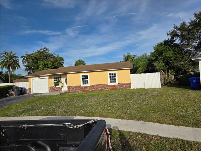 405 SW 79th Ter, North Lauderdale, FL 33068