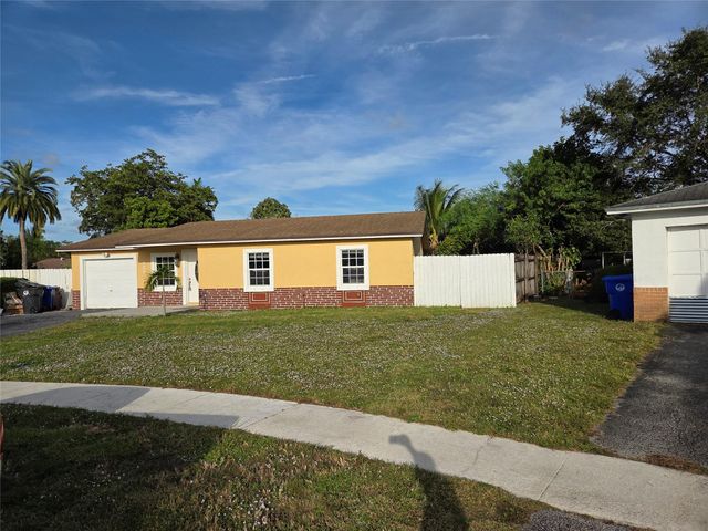 405 SW 79th Ter, North Lauderdale, FL 33068