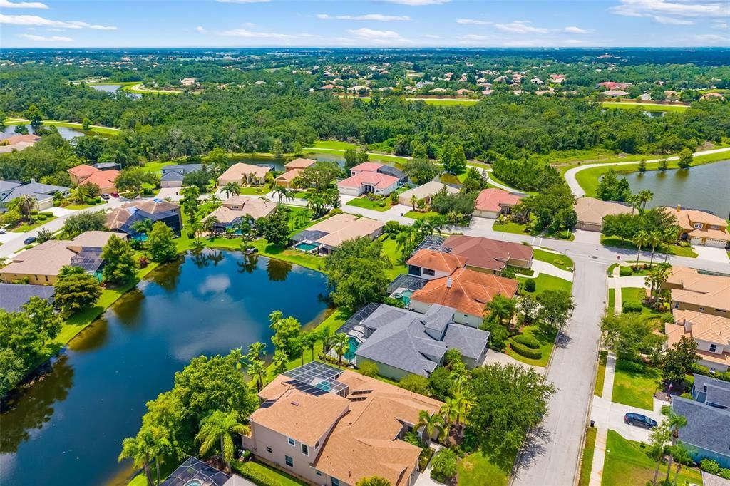 Image 17 of property listing at 6627 TURNSTONE LANE, Lakewood Ranch, FL 34202