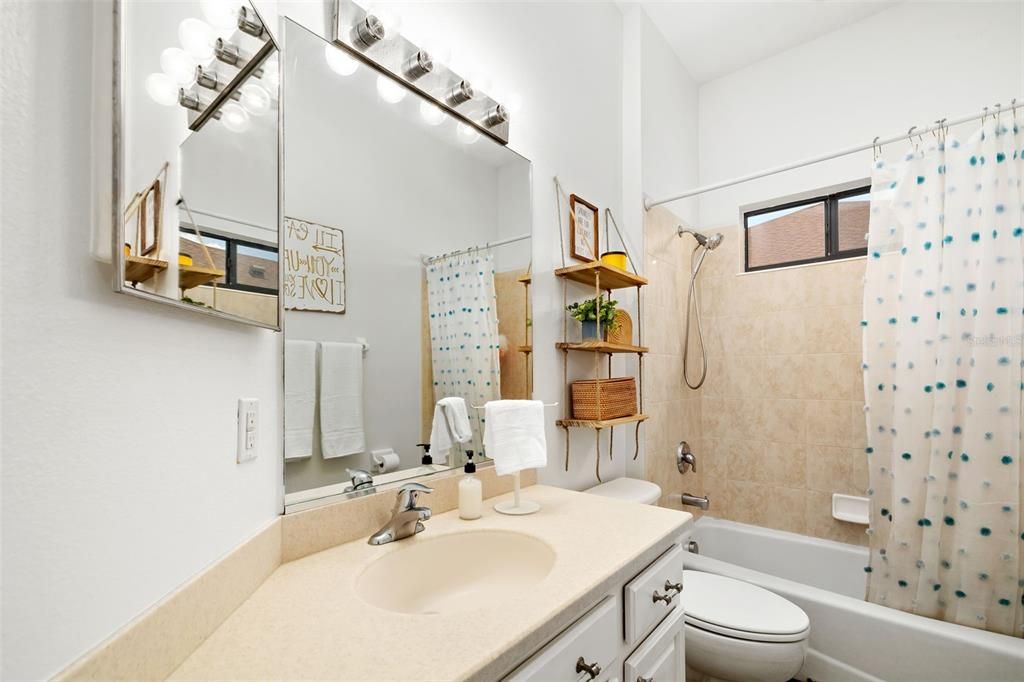Image 37 of property listing at 6627 TURNSTONE LANE, Lakewood Ranch, FL 34202