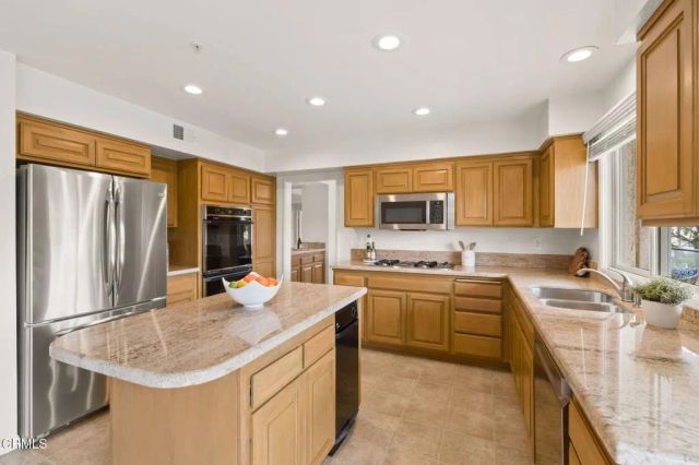 4229 Harbour Island Lane, Oxnard, CA 93035