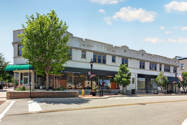 438 N Main Street N, Glen Ellyn, IL 60137