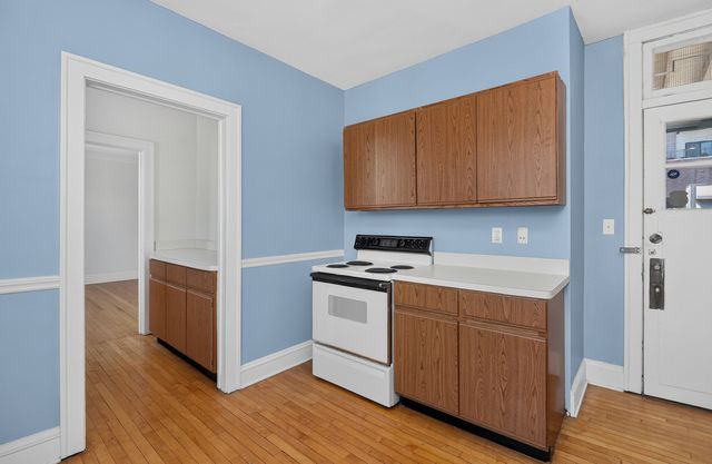 438 N Main Street N, Glen Ellyn, IL 60137