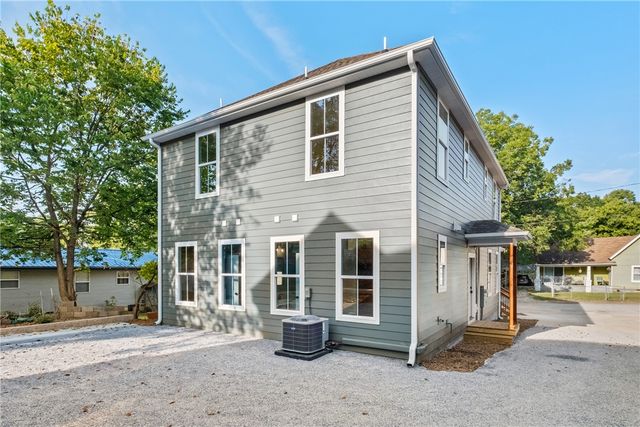 588 Willow Avenue 1, Fayetteville, AR 72701