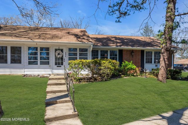 500B Thornbury Court B, Lakewood, NJ 08701