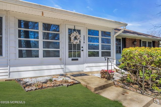 500B Thornbury Court B, Lakewood, NJ 08701