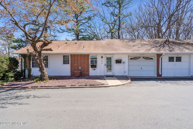 500B Thornbury Court B, Lakewood, NJ 08701