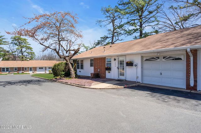 500B Thornbury Court B, Lakewood, NJ 08701