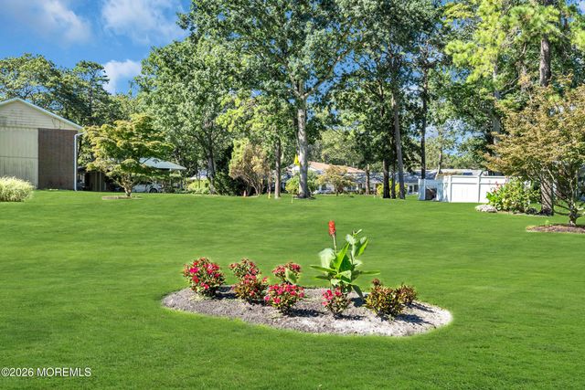 500B Thornbury Court B, Lakewood, NJ 08701