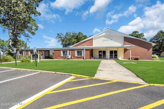 500B Thornbury Court B, Lakewood, NJ 08701