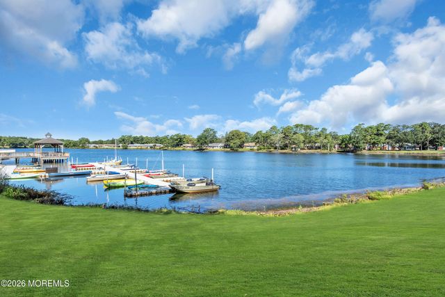 500B Thornbury Court B, Lakewood, NJ 08701