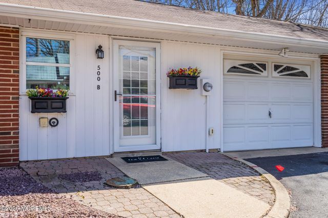 500B Thornbury Court B, Lakewood, NJ 08701