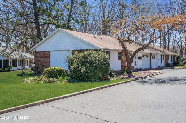 500B Thornbury Court B, Lakewood, NJ 08701