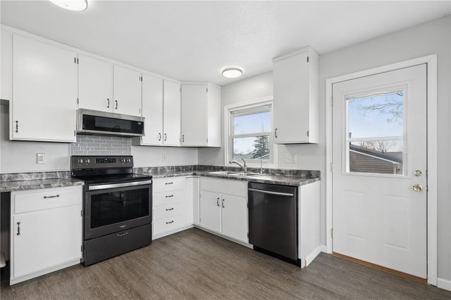 6016 Sharon Ln NW, Cedar Rapids, IA 52405