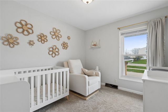 6016 Sharon Ln NW, Cedar Rapids, IA 52405