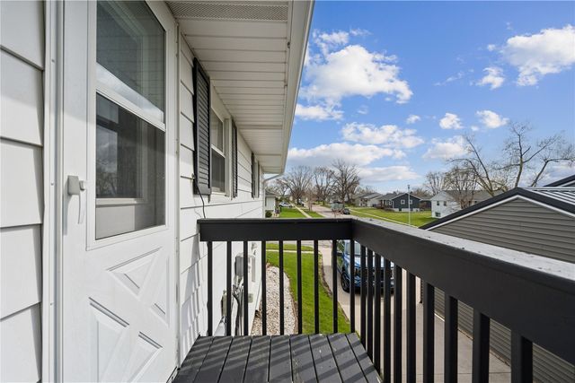 6016 Sharon Ln NW, Cedar Rapids, IA 52405