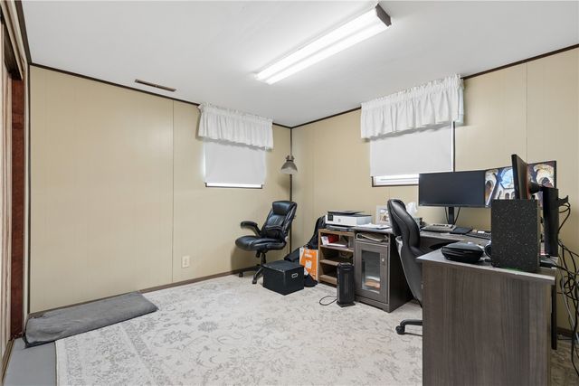 6016 Sharon Ln NW, Cedar Rapids, IA 52405