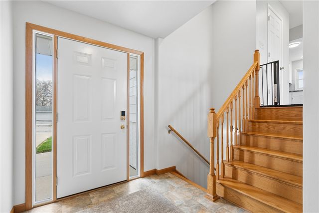 6016 Sharon Ln NW, Cedar Rapids, IA 52405