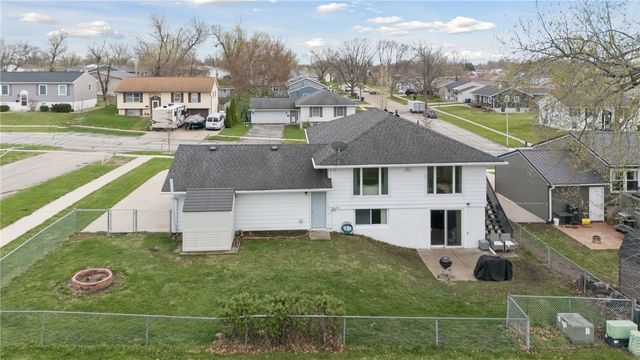 6016 Sharon Ln NW, Cedar Rapids, IA 52405