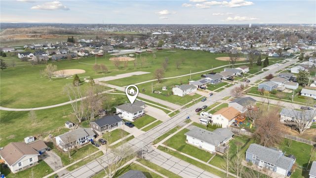 6016 Sharon Ln NW, Cedar Rapids, IA 52405