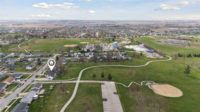 6016 Sharon Ln NW, Cedar Rapids, IA 52405