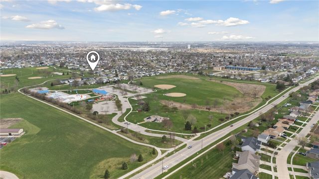 6016 Sharon Ln NW, Cedar Rapids, IA 52405