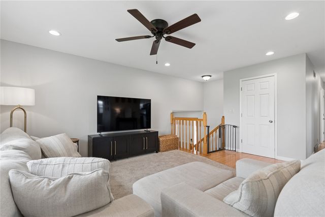 6016 Sharon Ln NW, Cedar Rapids, IA 52405