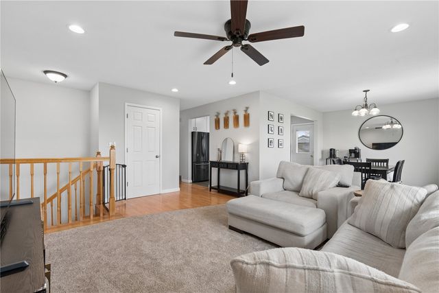 6016 Sharon Ln NW, Cedar Rapids, IA 52405