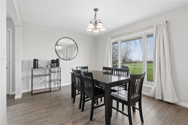 6016 Sharon Ln NW, Cedar Rapids, IA 52405