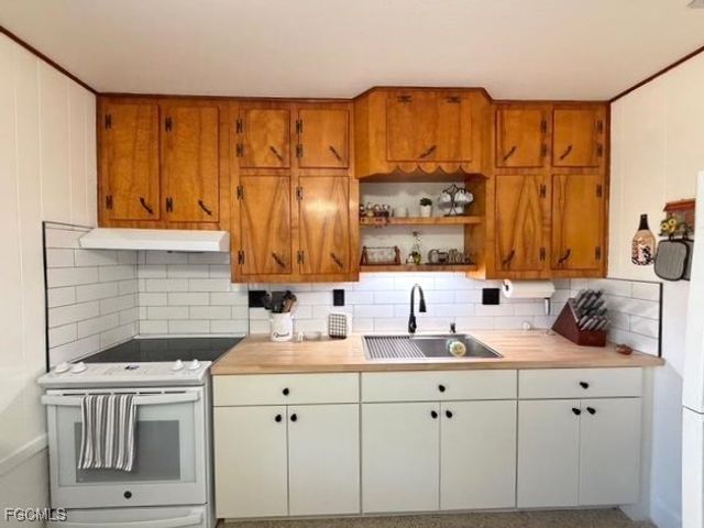 40 Victoria DR, North Fort Myers, FL 33917