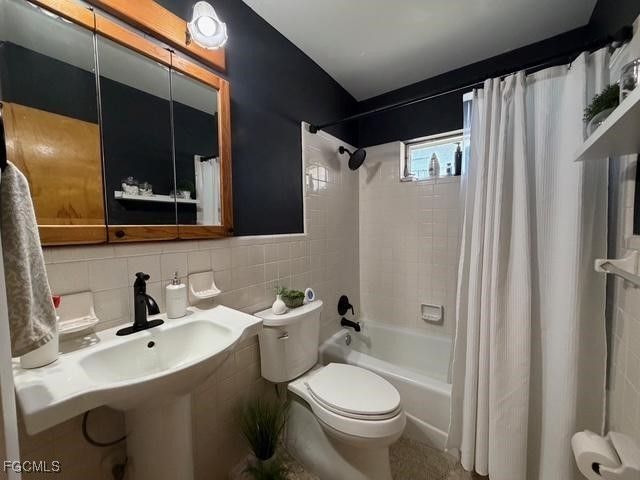 40 Victoria DR, North Fort Myers, FL 33917