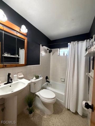 40 Victoria DR, North Fort Myers, FL 33917