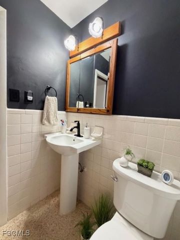 40 Victoria DR, North Fort Myers, FL 33917