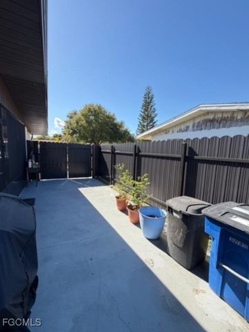 40 Victoria DR, North Fort Myers, FL 33917