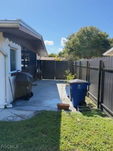 40 Victoria DR, North Fort Myers, FL 33917