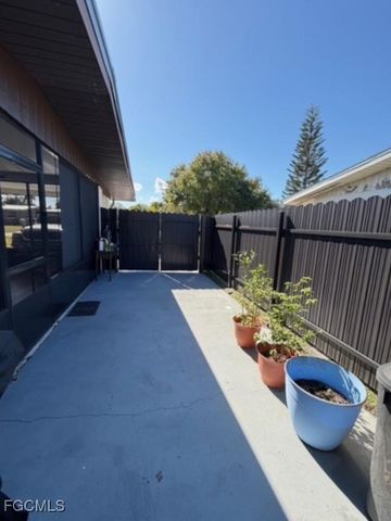 40 Victoria DR, North Fort Myers, FL 33917