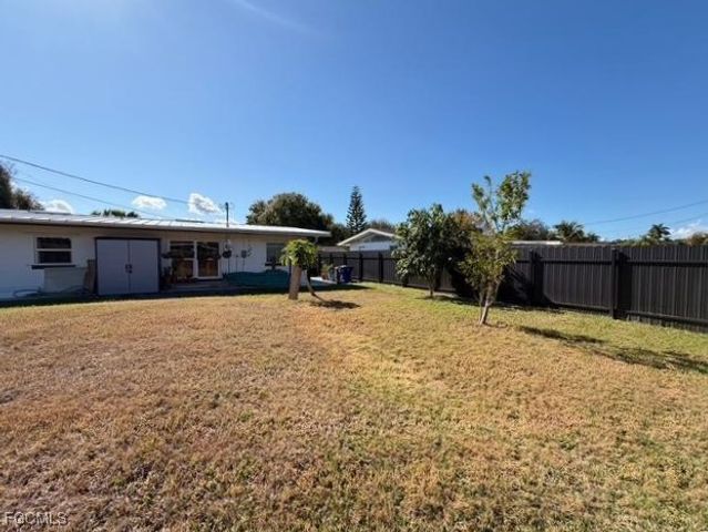 40 Victoria DR, North Fort Myers, FL 33917