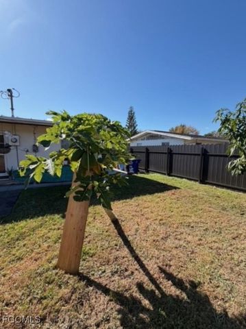 40 Victoria DR, North Fort Myers, FL 33917