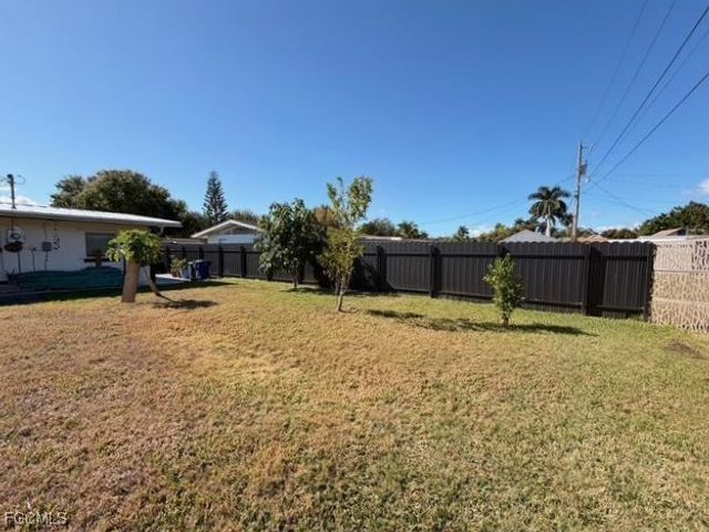 40 Victoria DR, North Fort Myers, FL 33917