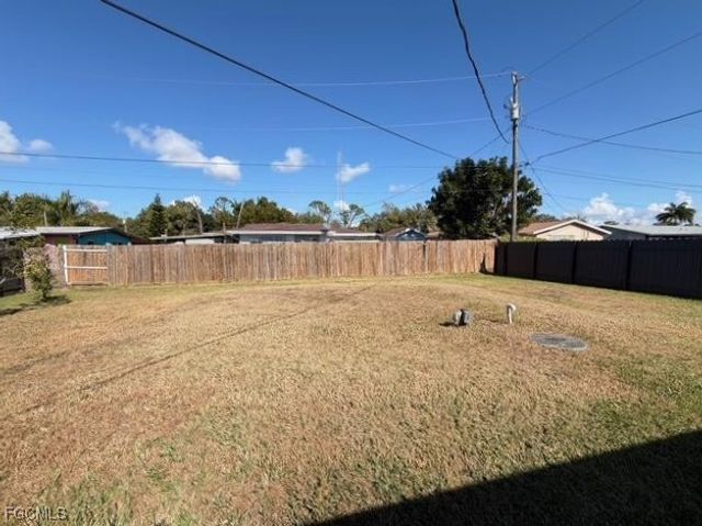 40 Victoria DR, North Fort Myers, FL 33917